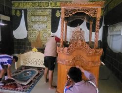 Bukan Sekadar Polisi, Aiptu Arif Ikut Bersihkan Masjid Bersama komunitas Bersih-bersih Masjid
