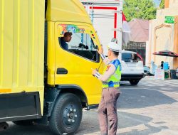 Nyaris Tak Pernah Tersorot! Ini Aksi Humanis Polantas Karib di Parepare saat Sambangi Sopir Truk dan Ojol