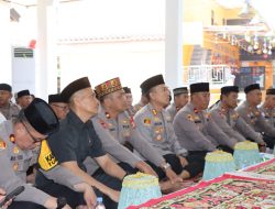 Personel Polres Maros Ikuti Binrohtal Bersama Kapolri, Gus Baha Hadir Sebagai Penceramah