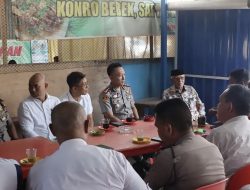 Polisi Bersama Masyarakat, Kapolres Maros Ngopi Santai Bareng Warga, Dengarkan Aspirasi dan Masukan Langsung