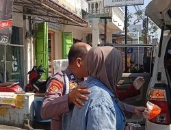 Mengantuk Usai Kerja di SPPG, Karyawati di Parepare Tabrak Mobil Parkir di Depan Mapolres – Aiptu Darwis Sigap Beri Pertolongan