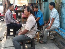 Bhabinkamtibmas Polsek KPN Turun Langsung, Warga Sekitar Pelabuhan Diajak Waspada