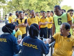 Jelang Tes Kesamaptaan, Si Dokkes Polres Parepare Cek Kesehatan Ratusan Personel di Lapangan Andi Makkasau