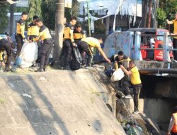 Bukan Cuma Jaga Kamtibmas, Kapolda Sulsel Ajak Warga Berperang Lawan Sampah