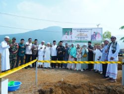 Letakkan Batu Pertama Masjid Al-Mustafa, Bupati Irwan Alokasikan Bantuan Rp500 Juta
