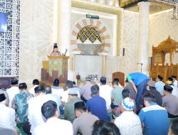 Gelar Jumat Keliling di Mesjid Raya Makassar, Kapolda Sulsel Sampaikan Imbauan Kamtibmas dan Perkuat Silaturahmi
