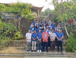 Rutan Mamuju Bersihkan Pura Agung Sthana Dewata