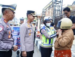 Alih-alih Ditilang, Polisi di Parepare Justru Bagi-bagi Helm ke Pelanggar Lalulintas di Hari Pertama Operasi Patuh Pallawa 2026