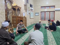 Subuh Keliling di Masjid Al Muttaqin, Kapolsek Ujung Eratkan Silaturahmi dan Sampaikan Pesan Kamtibmas